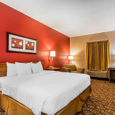 Quality Inn & Suites Chesterfield Village Спрингфилд Экстерьер фото