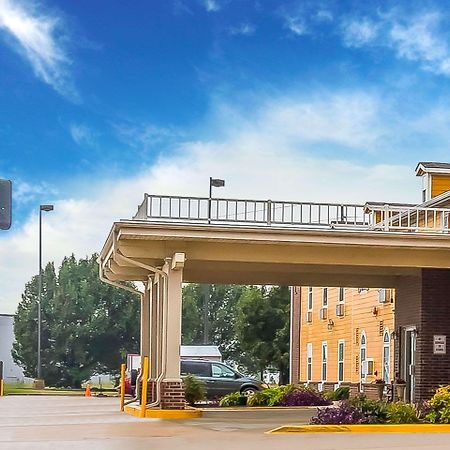 Quality Inn & Suites Chesterfield Village Спрингфилд Экстерьер фото