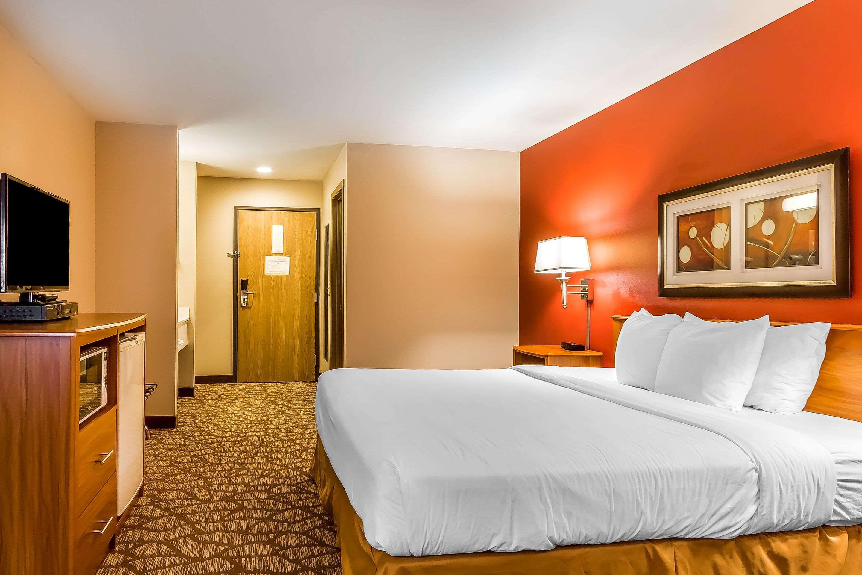 Quality Inn & Suites Chesterfield Village Спрингфилд Экстерьер фото