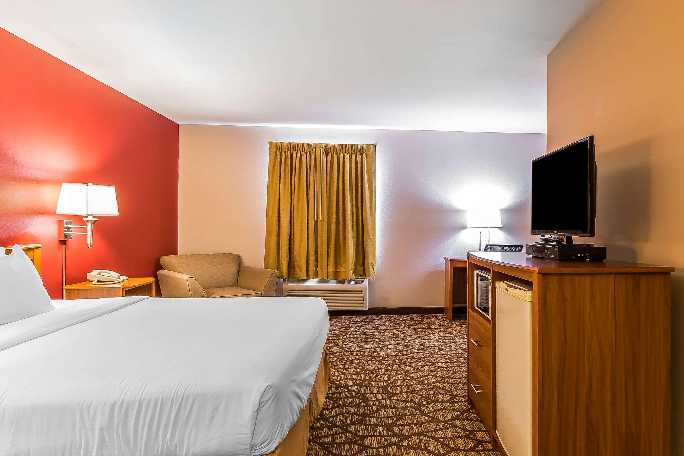 Quality Inn & Suites Chesterfield Village Спрингфилд Экстерьер фото