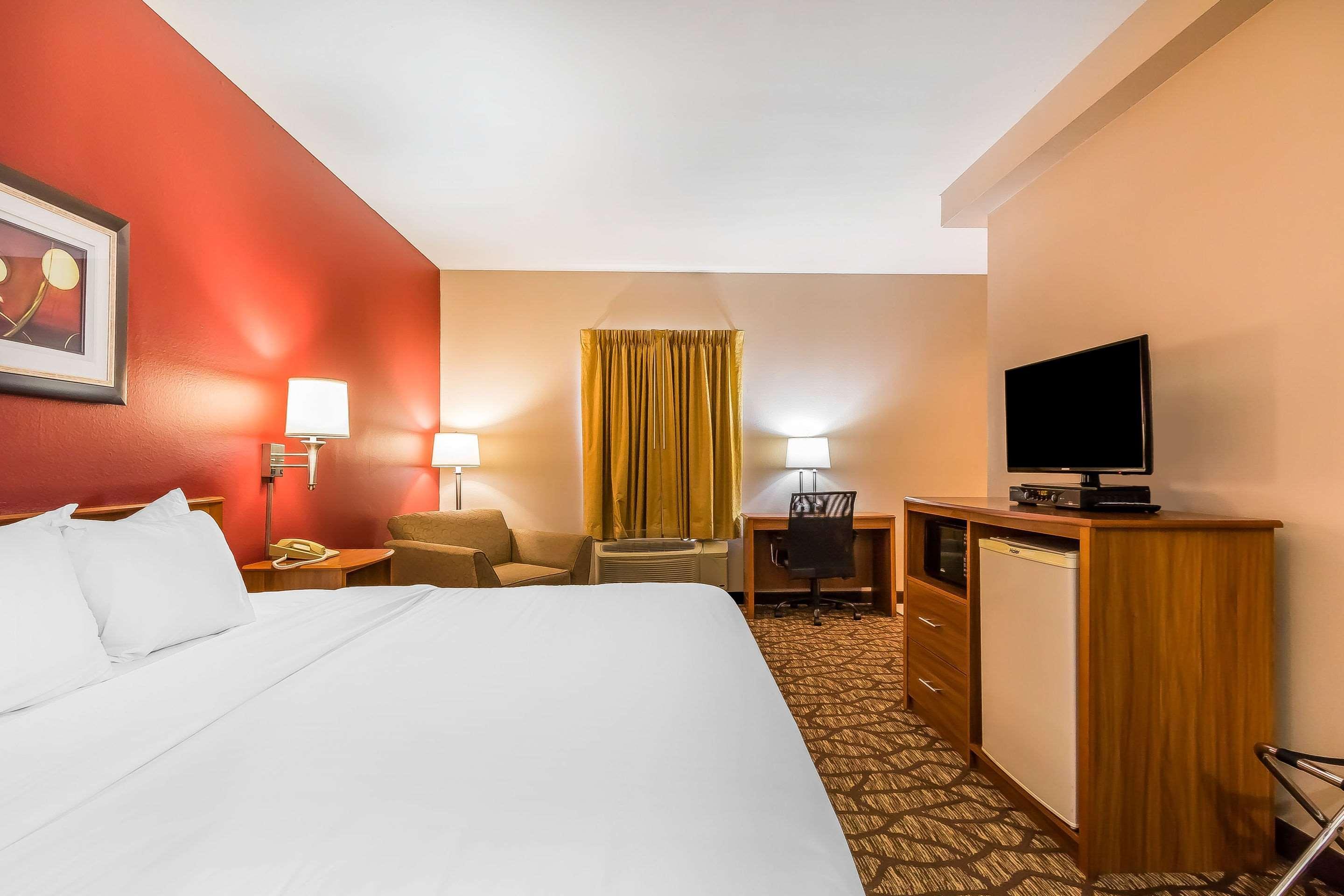 Quality Inn & Suites Chesterfield Village Спрингфилд Экстерьер фото