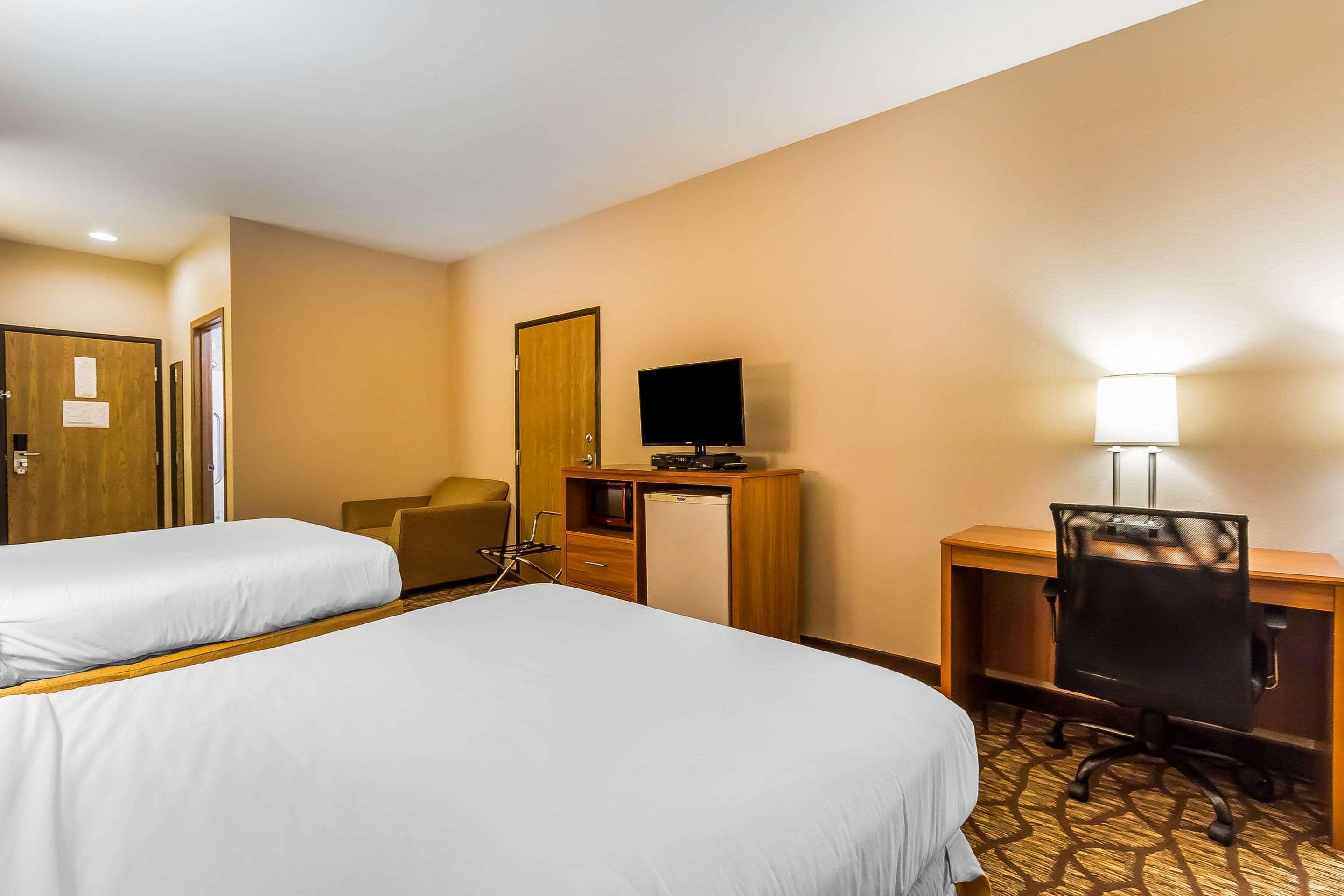 Quality Inn & Suites Chesterfield Village Спрингфилд Экстерьер фото