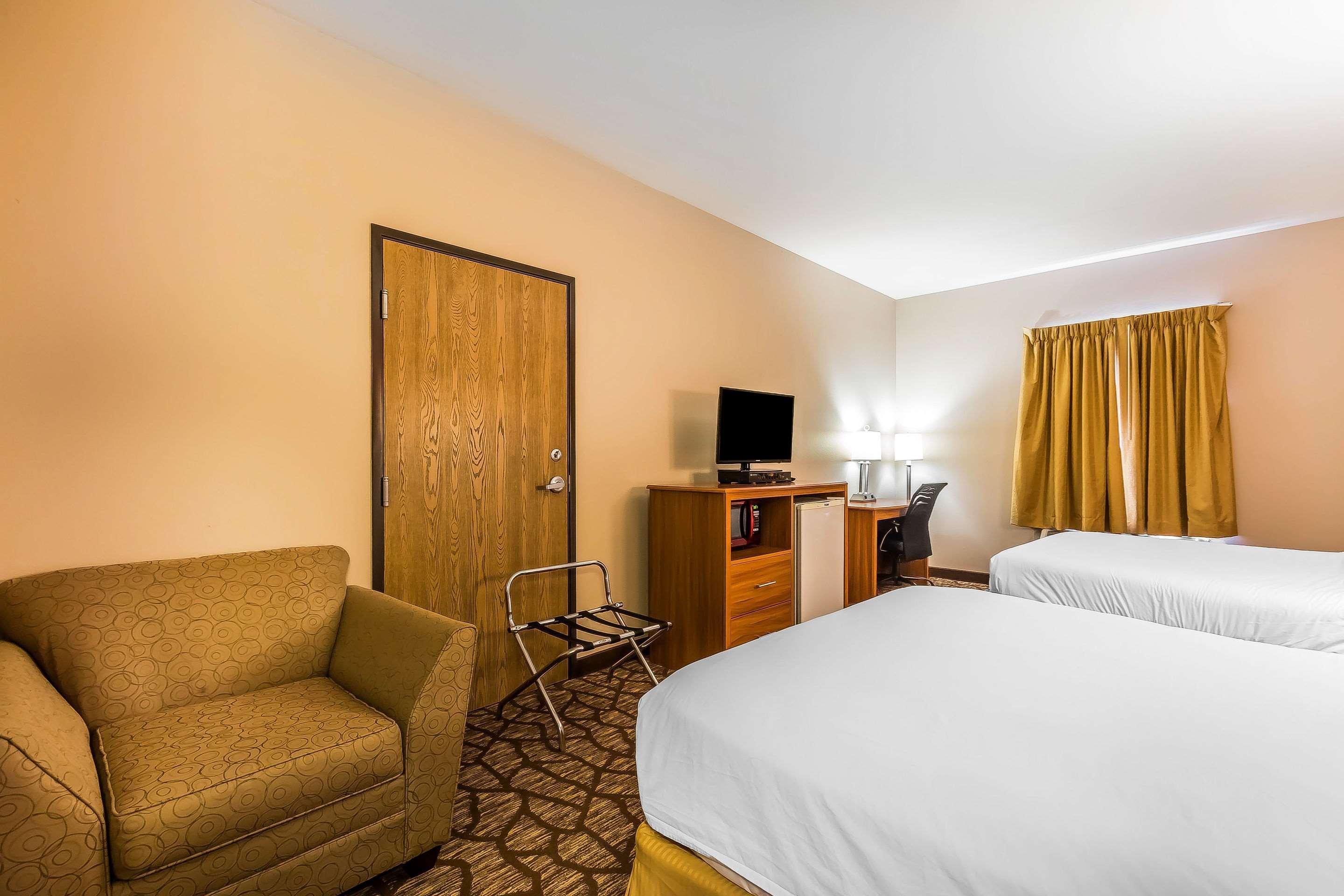Quality Inn & Suites Chesterfield Village Спрингфилд Экстерьер фото