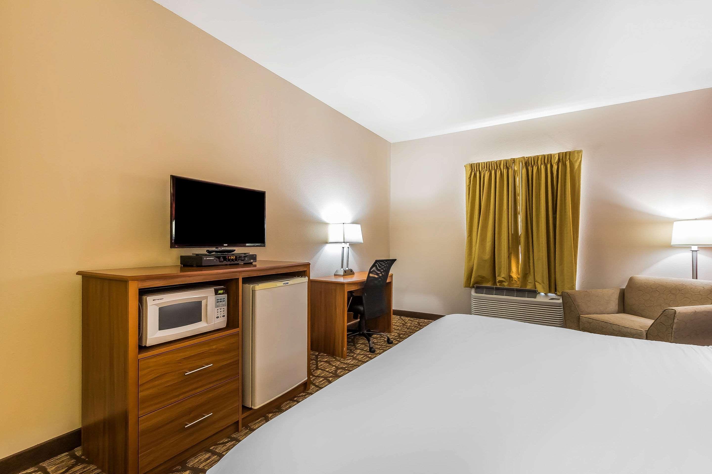Quality Inn & Suites Chesterfield Village Спрингфилд Экстерьер фото
