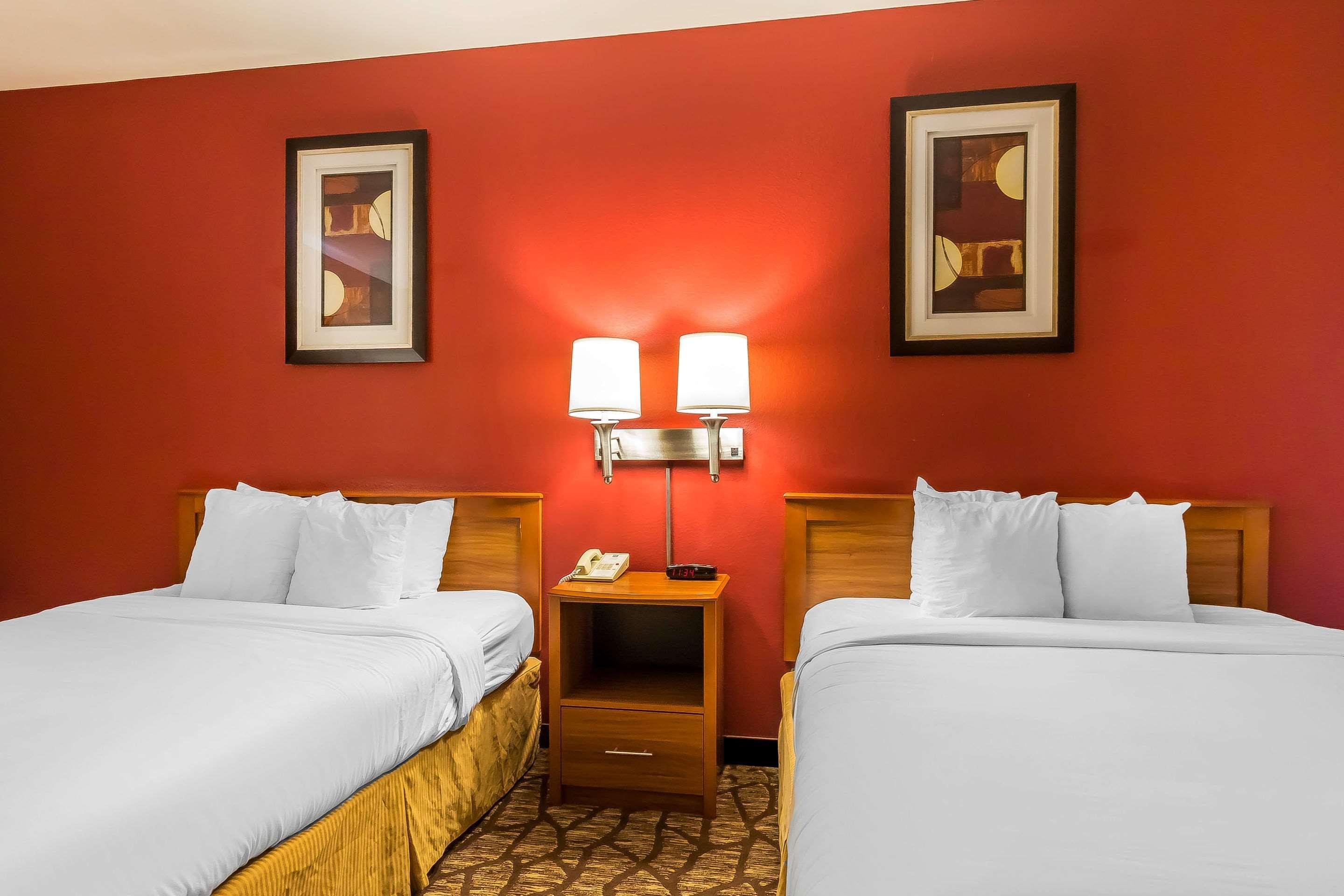 Quality Inn & Suites Chesterfield Village Спрингфилд Экстерьер фото
