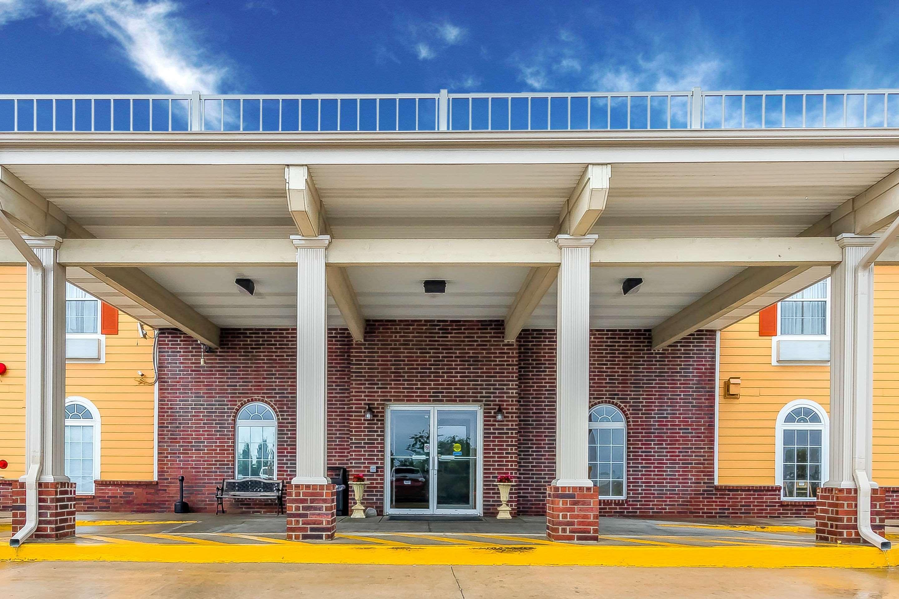 Quality Inn & Suites Chesterfield Village Спрингфилд Экстерьер фото
