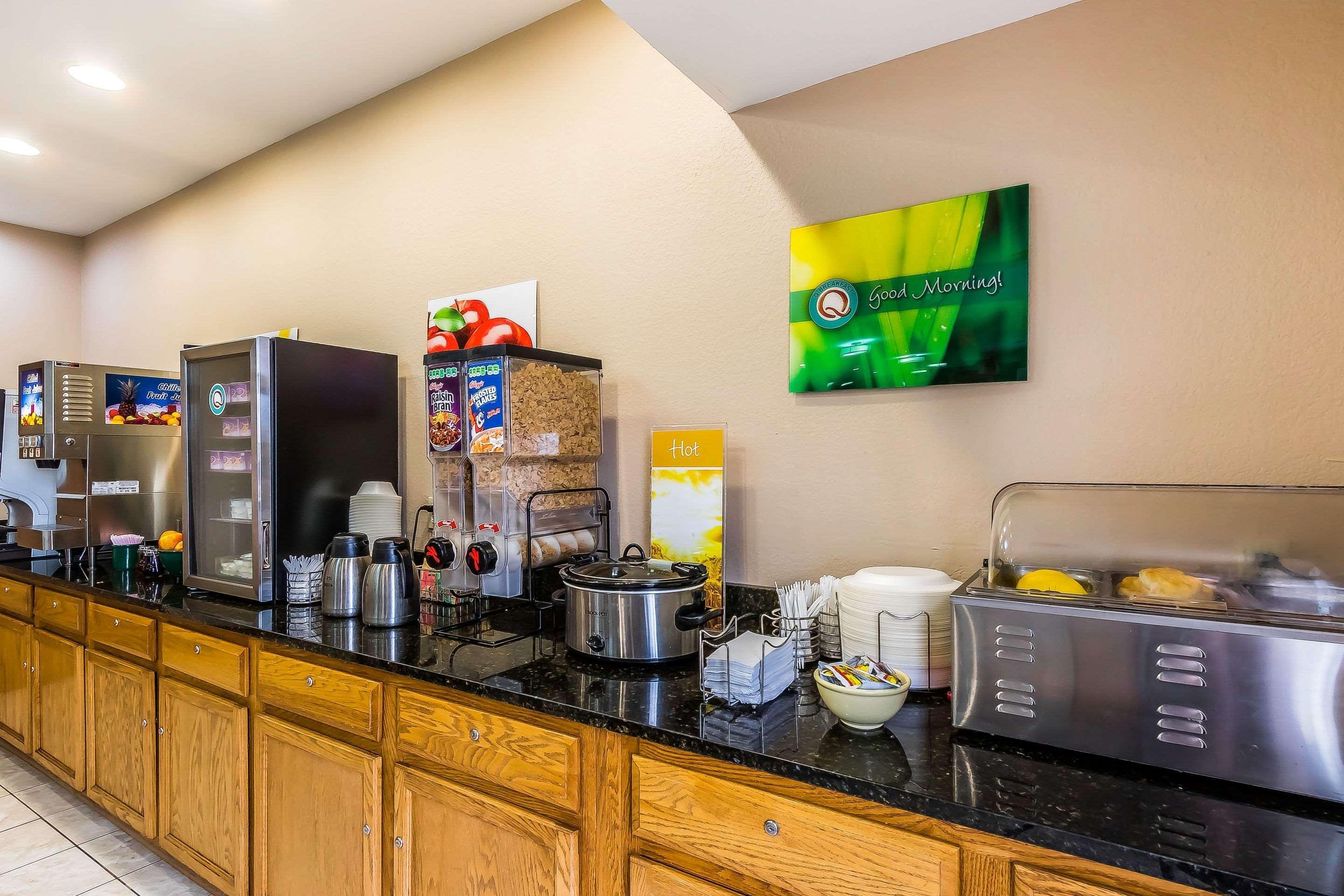 Quality Inn & Suites Chesterfield Village Спрингфилд Экстерьер фото