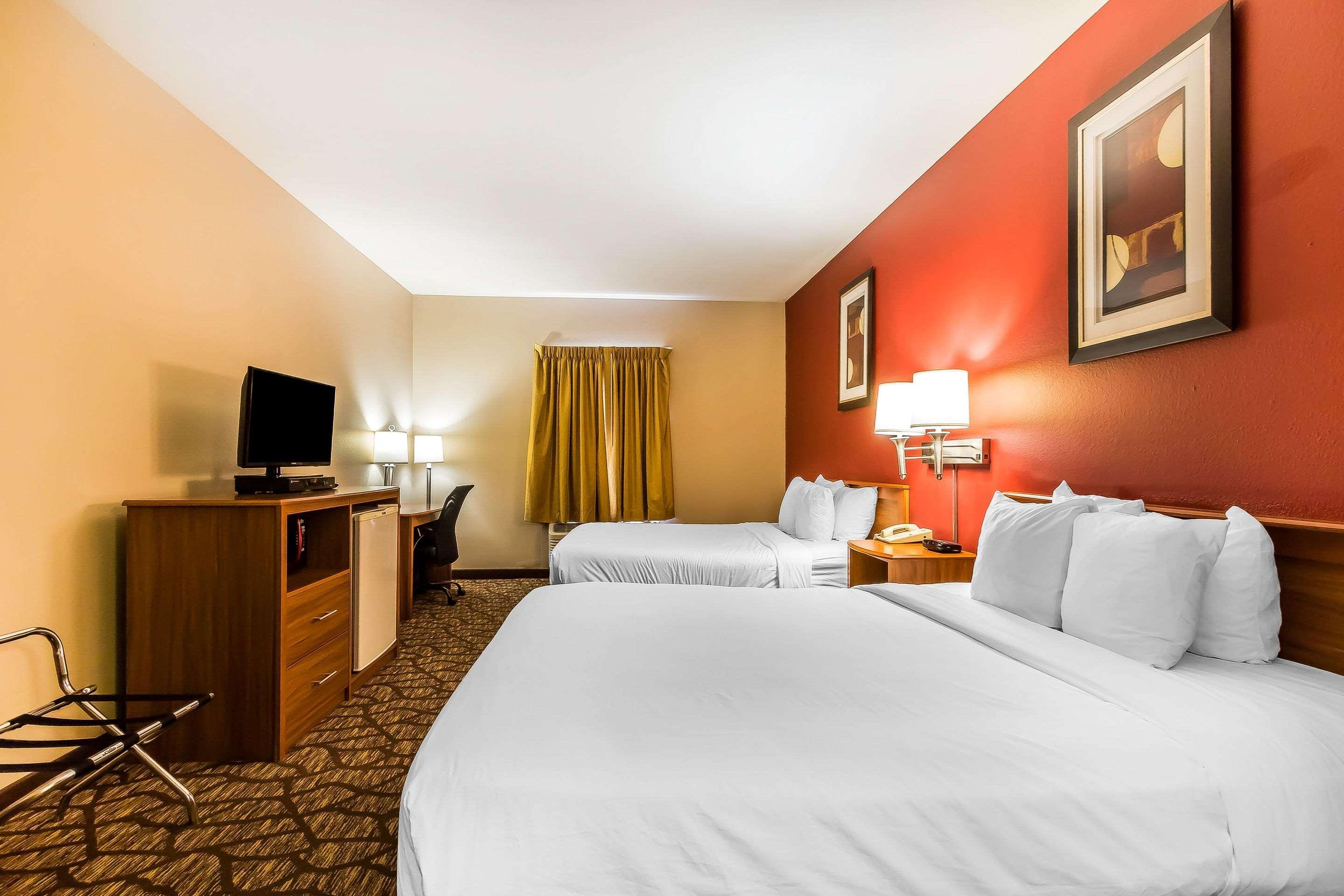 Quality Inn & Suites Chesterfield Village Спрингфилд Экстерьер фото