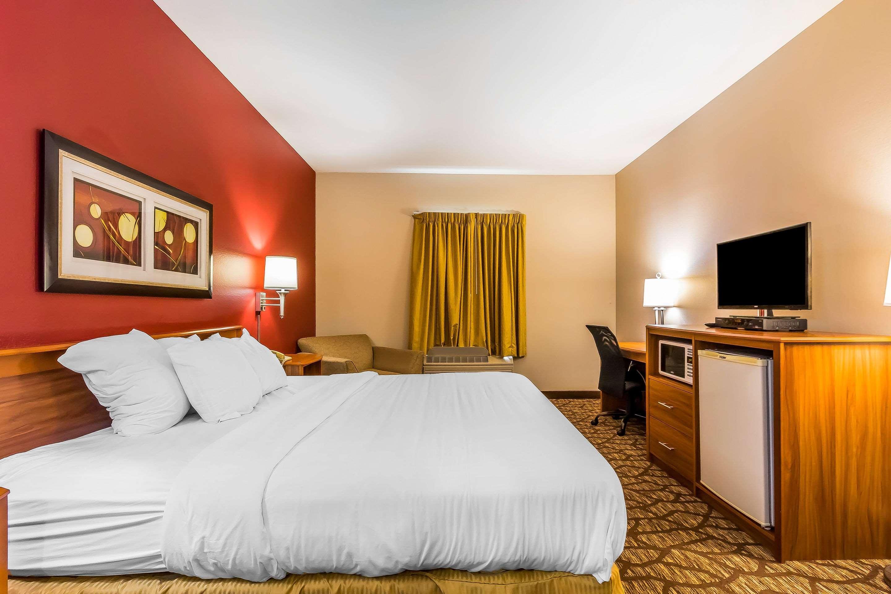 Quality Inn & Suites Chesterfield Village Спрингфилд Экстерьер фото