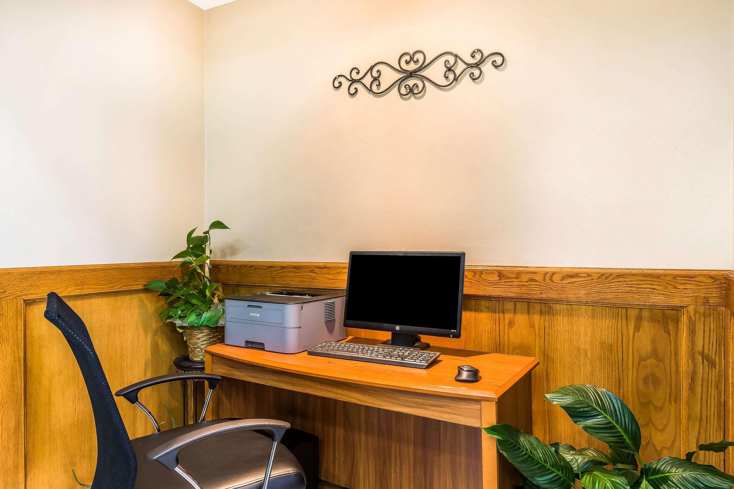 Quality Inn & Suites Chesterfield Village Спрингфилд Экстерьер фото