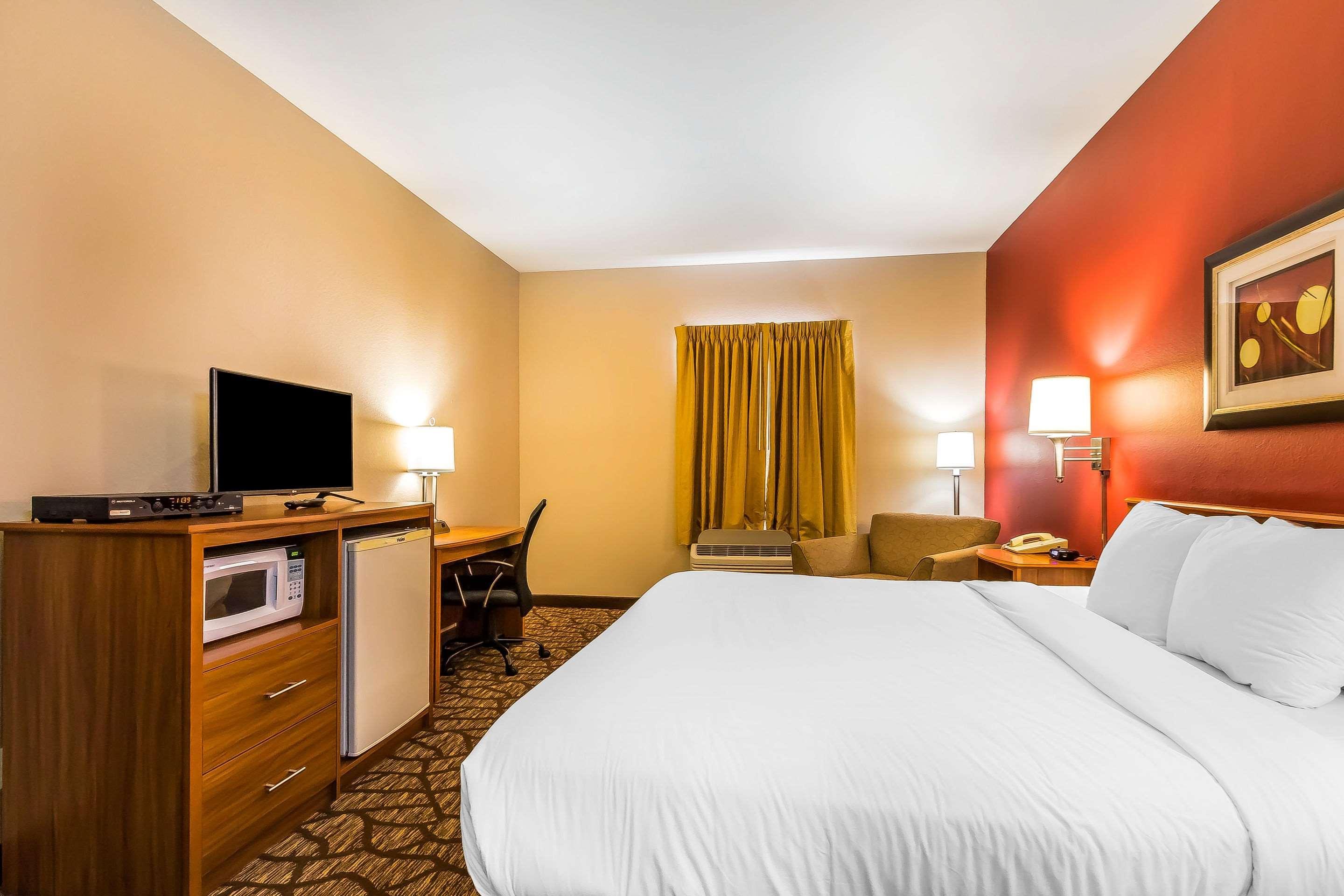 Quality Inn & Suites Chesterfield Village Спрингфилд Экстерьер фото