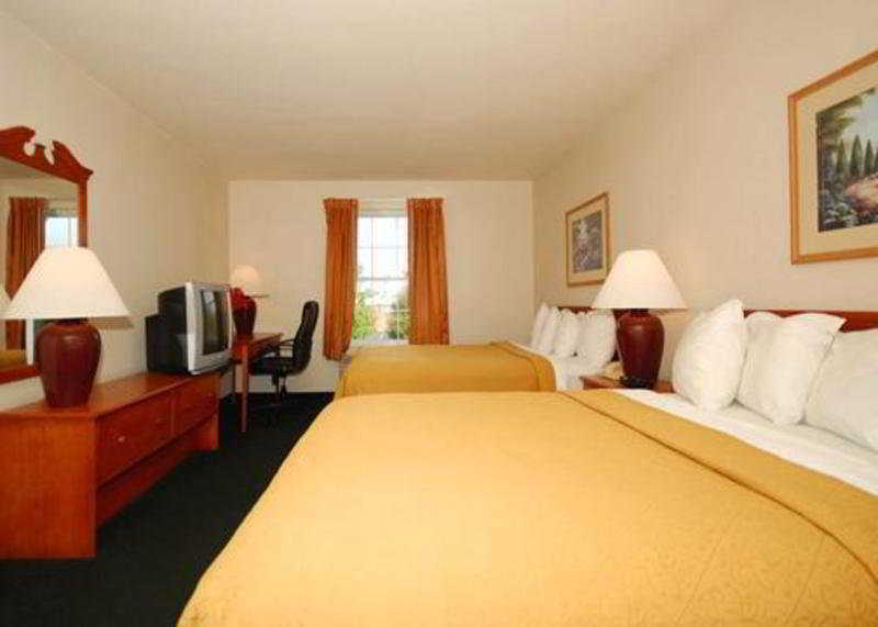 Quality Inn & Suites Chesterfield Village Спрингфилд Экстерьер фото