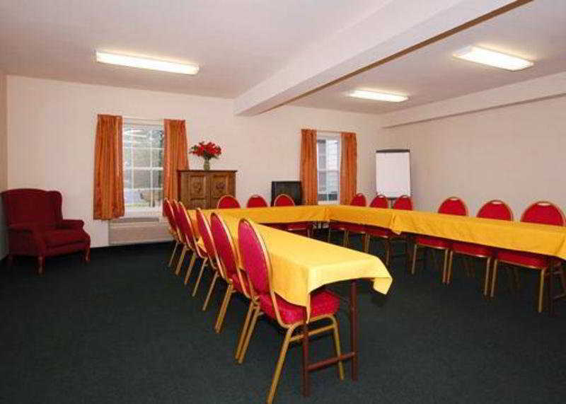 Quality Inn & Suites Chesterfield Village Спрингфилд Экстерьер фото
