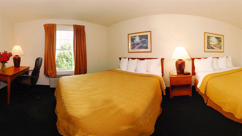 Quality Inn & Suites Chesterfield Village Спрингфилд Экстерьер фото